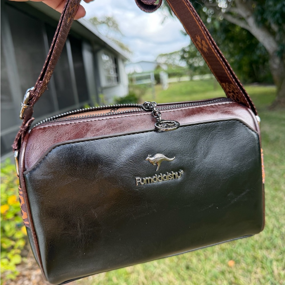 FUMDDAISHU FASHION Soft Leather Crossbody Versatile Boston Bag Black and Brown - Picture 8 of 15